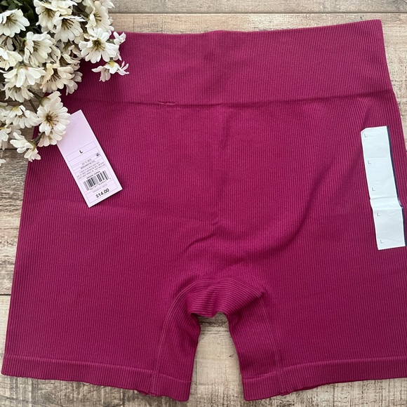 Wild Fable: Burgundy Biker Shorts 🌺 - Picture 2 of 2